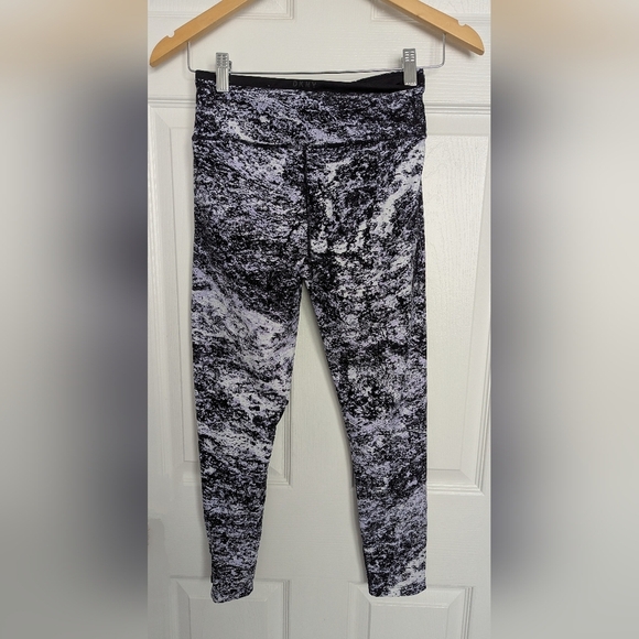 NWOT-DKNY Women's (Size Small) Black & White Splattered Design Cropped L… - Picture 4 of 8